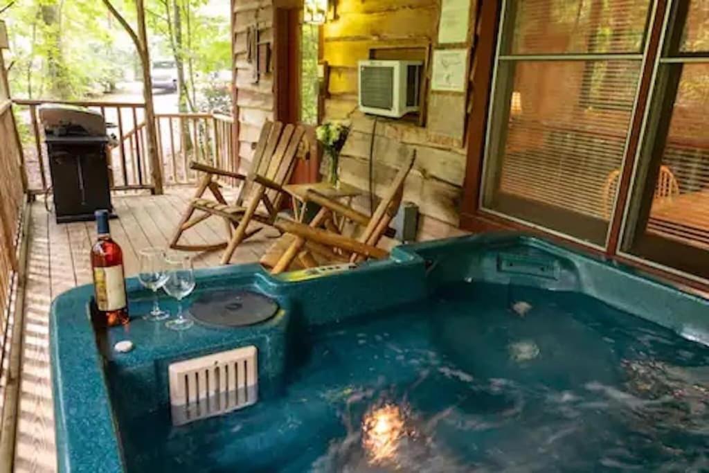 Cozy Cabin: River View With Hot Tub ดาห์ลอนีกา ภายนอก รูปภาพ